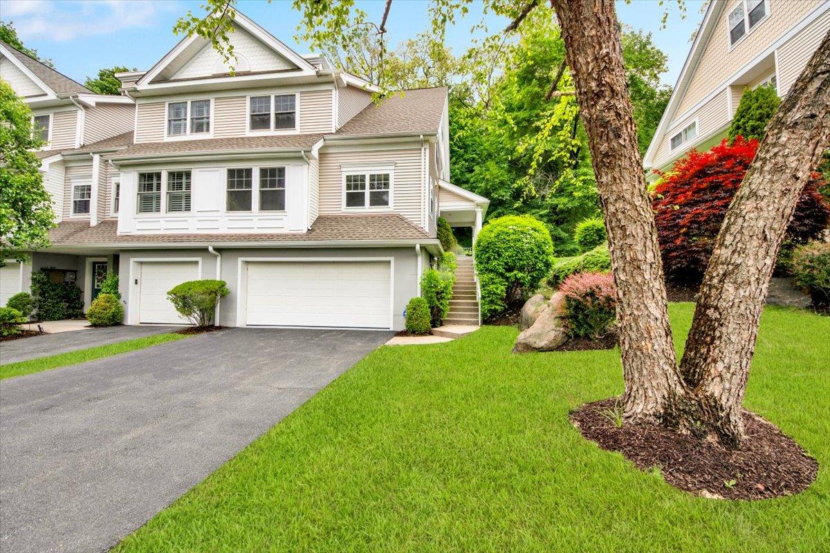Underhill Lane 145, Peekskill, New York - 3 Bedrooms  
3 Bathrooms  
8 Rooms - 
