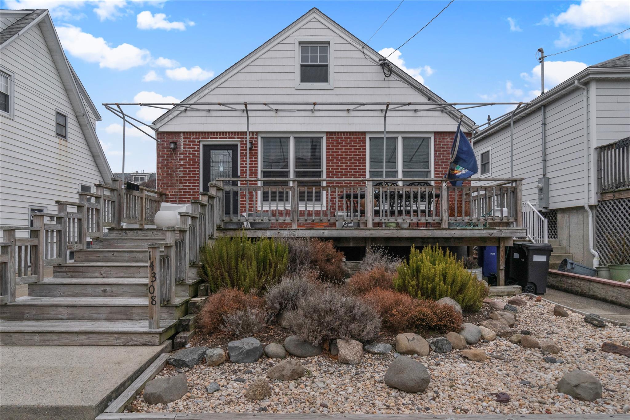 Property for Sale at Newport Ave Ave, Neponsit, Queens, NY - Bedrooms: 3 
Bathrooms: 3 
Rooms: 6  - $999,000