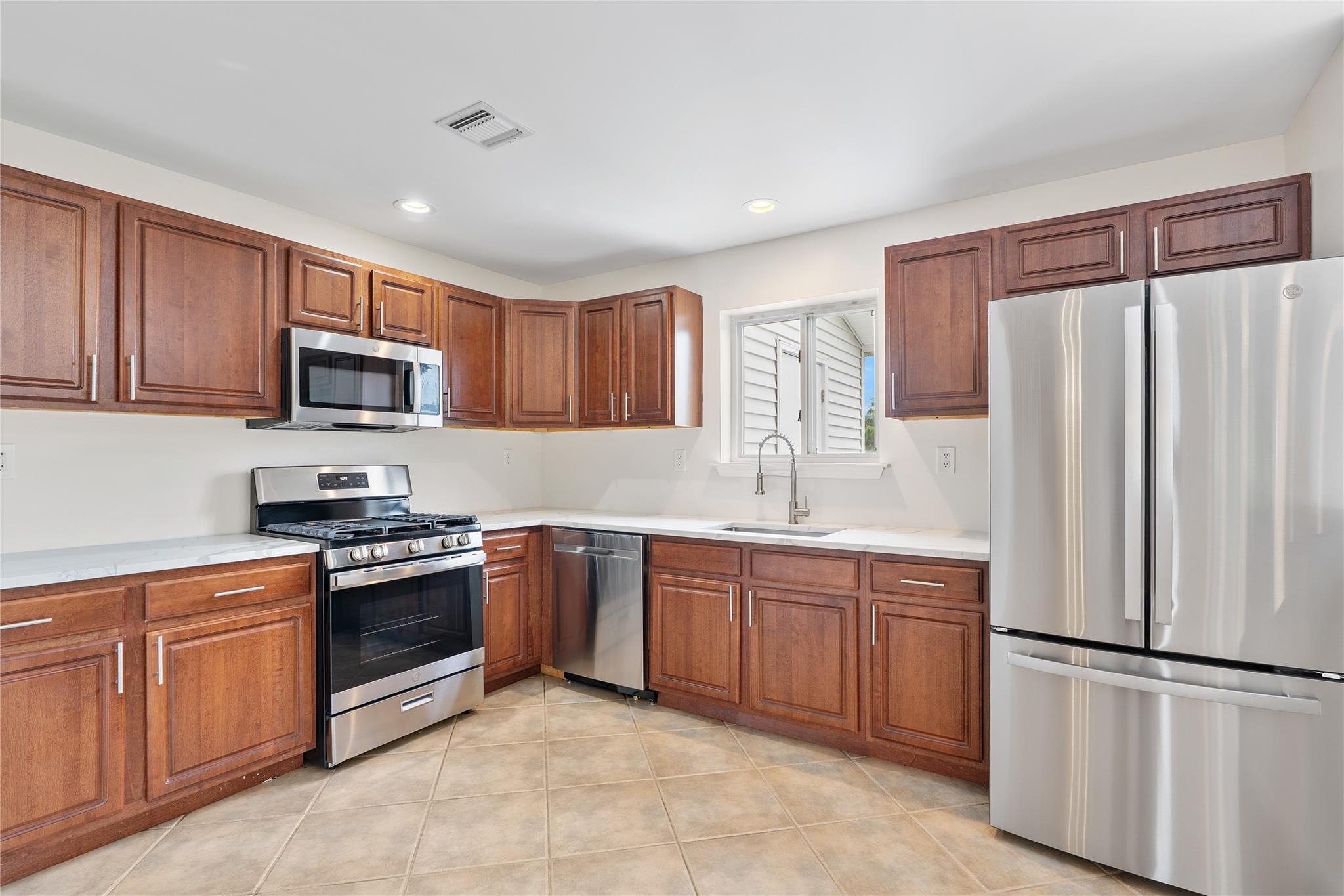 221 Tamerisk Lane, New Windsor, New York image 11