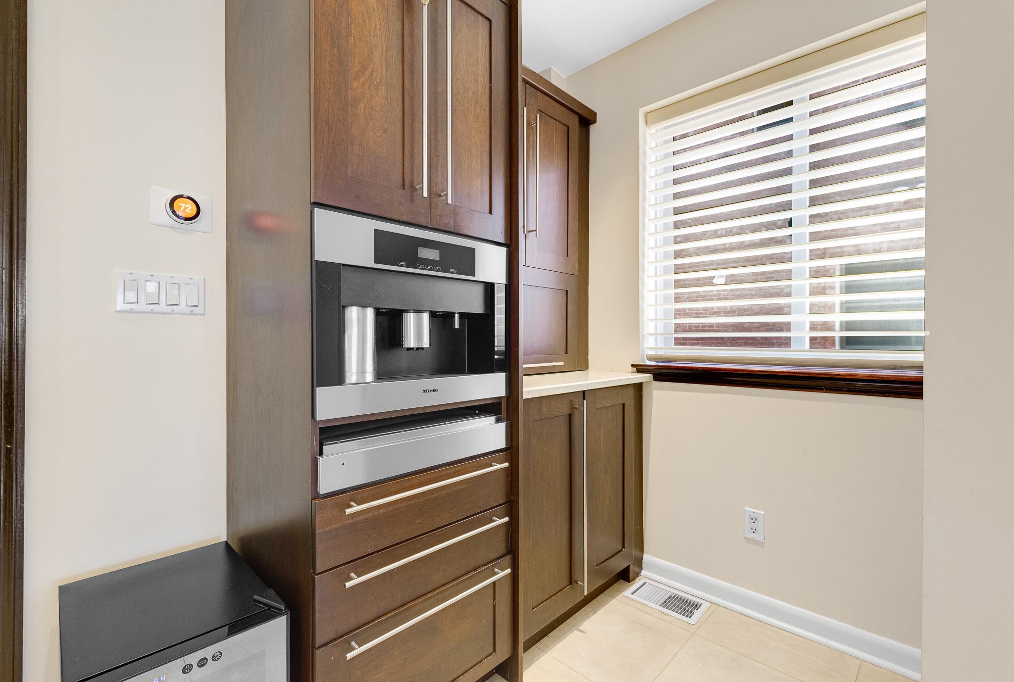 83-18 W 58th Avenue, Middle Village, New York image 11