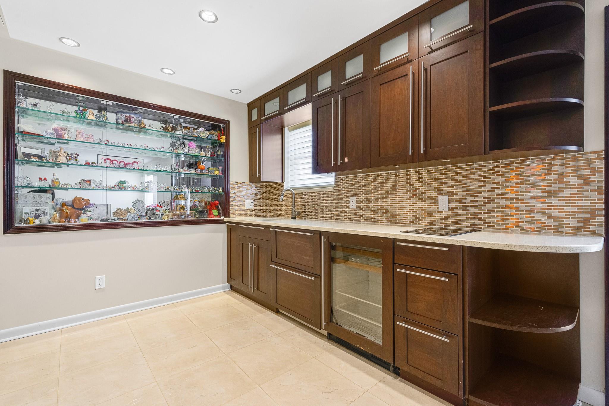 83-18 W 58th Avenue, Middle Village, New York image 40