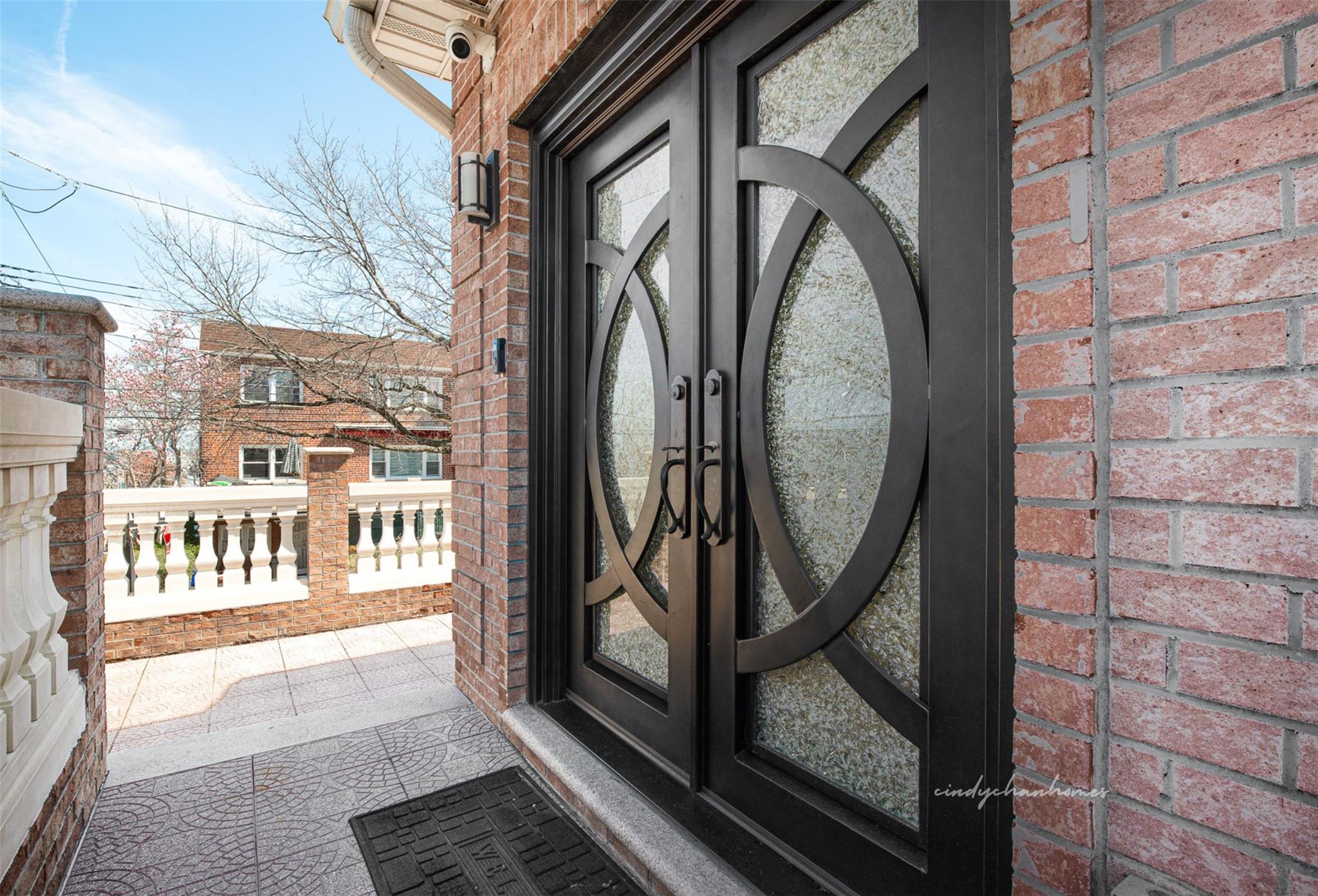 83-18 W 58th Avenue, Middle Village, New York image 2