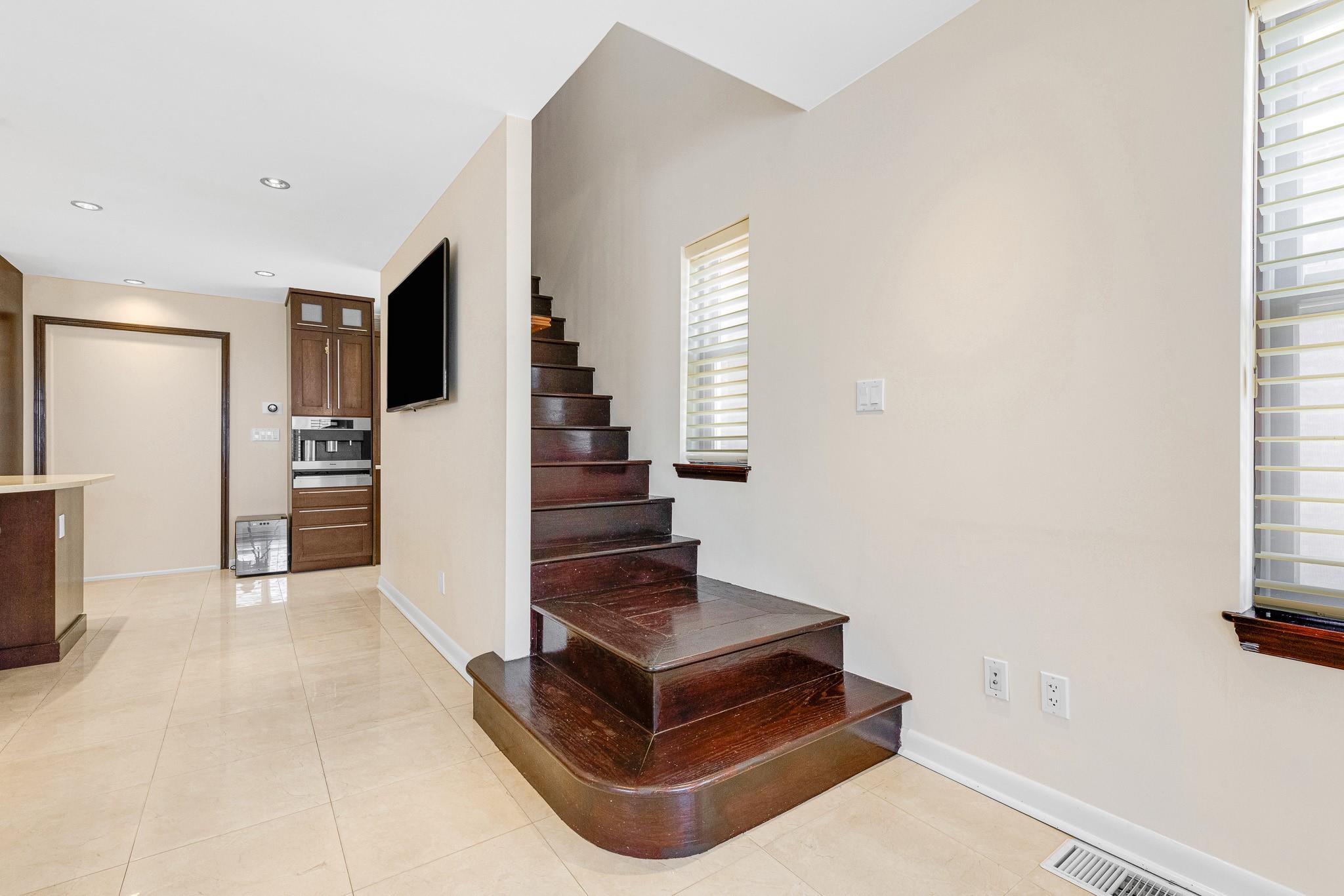 83-18 W 58th Avenue, Middle Village, New York image 12