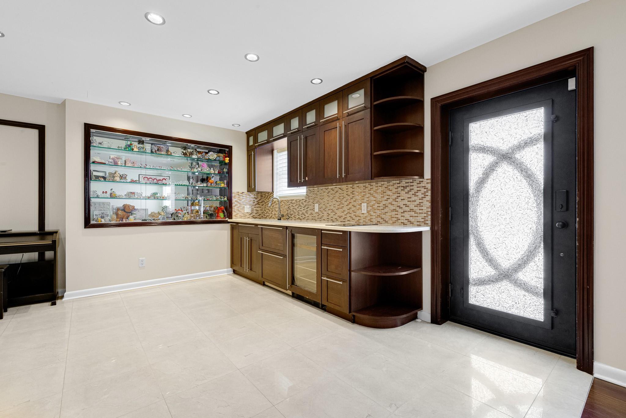 83-18 W 58th Avenue, Middle Village, New York image 34