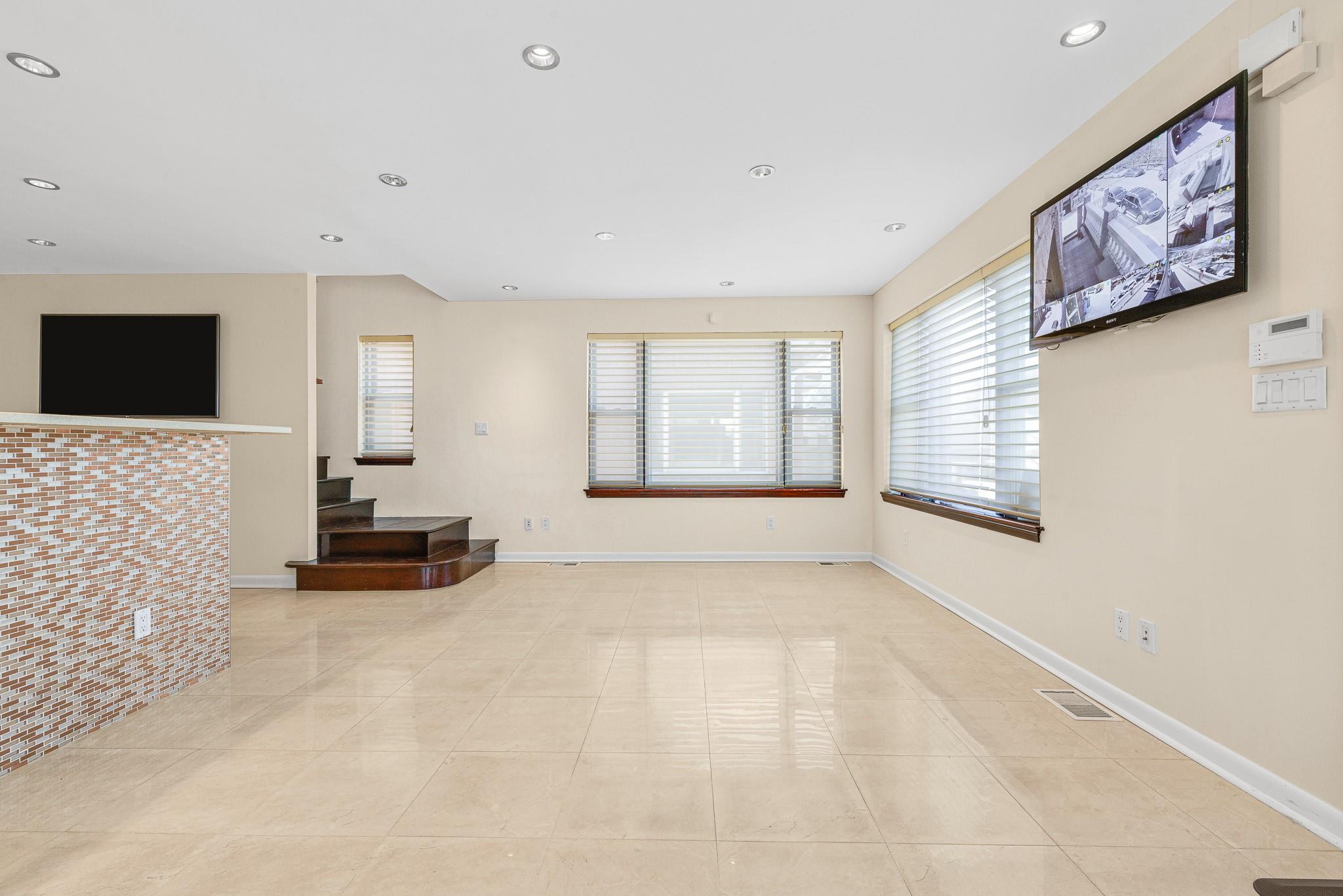 83-18 W 58th Avenue, Middle Village, New York image 5