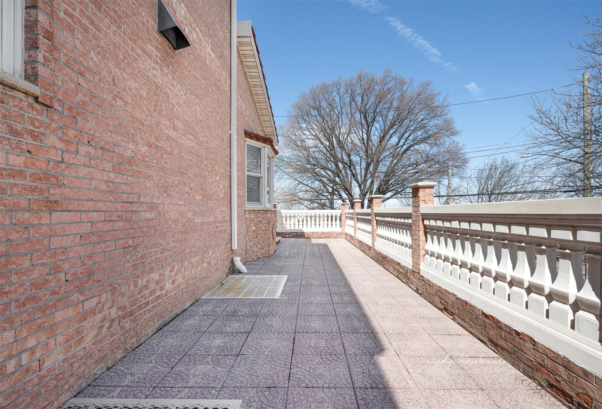 83-18 W 58th Avenue, Middle Village, New York image 32