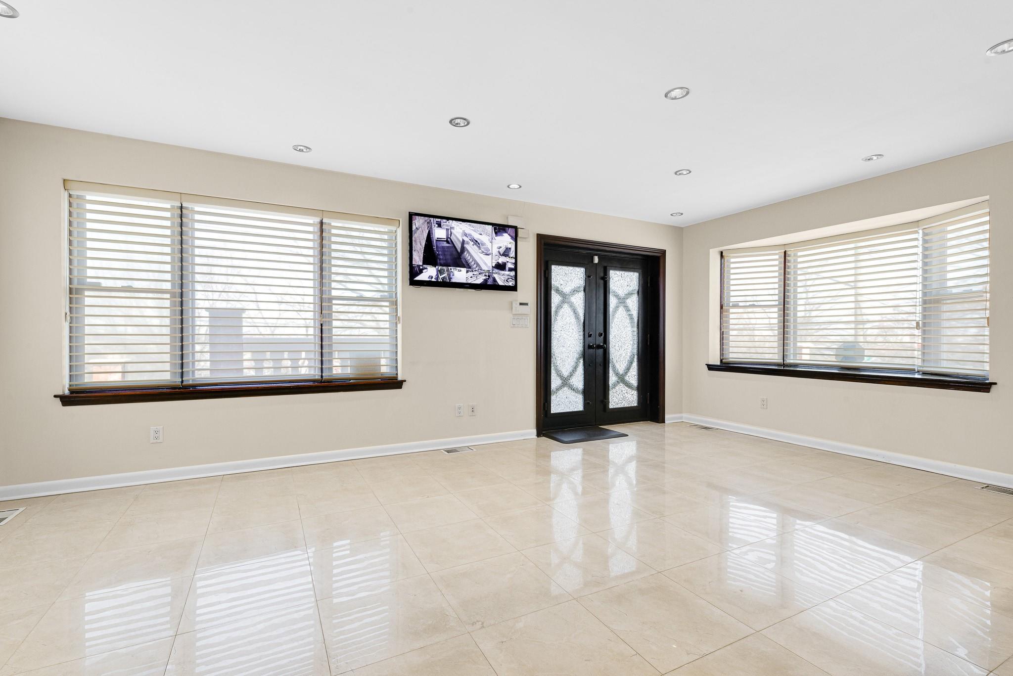83-18 W 58th Avenue, Middle Village, New York image 3