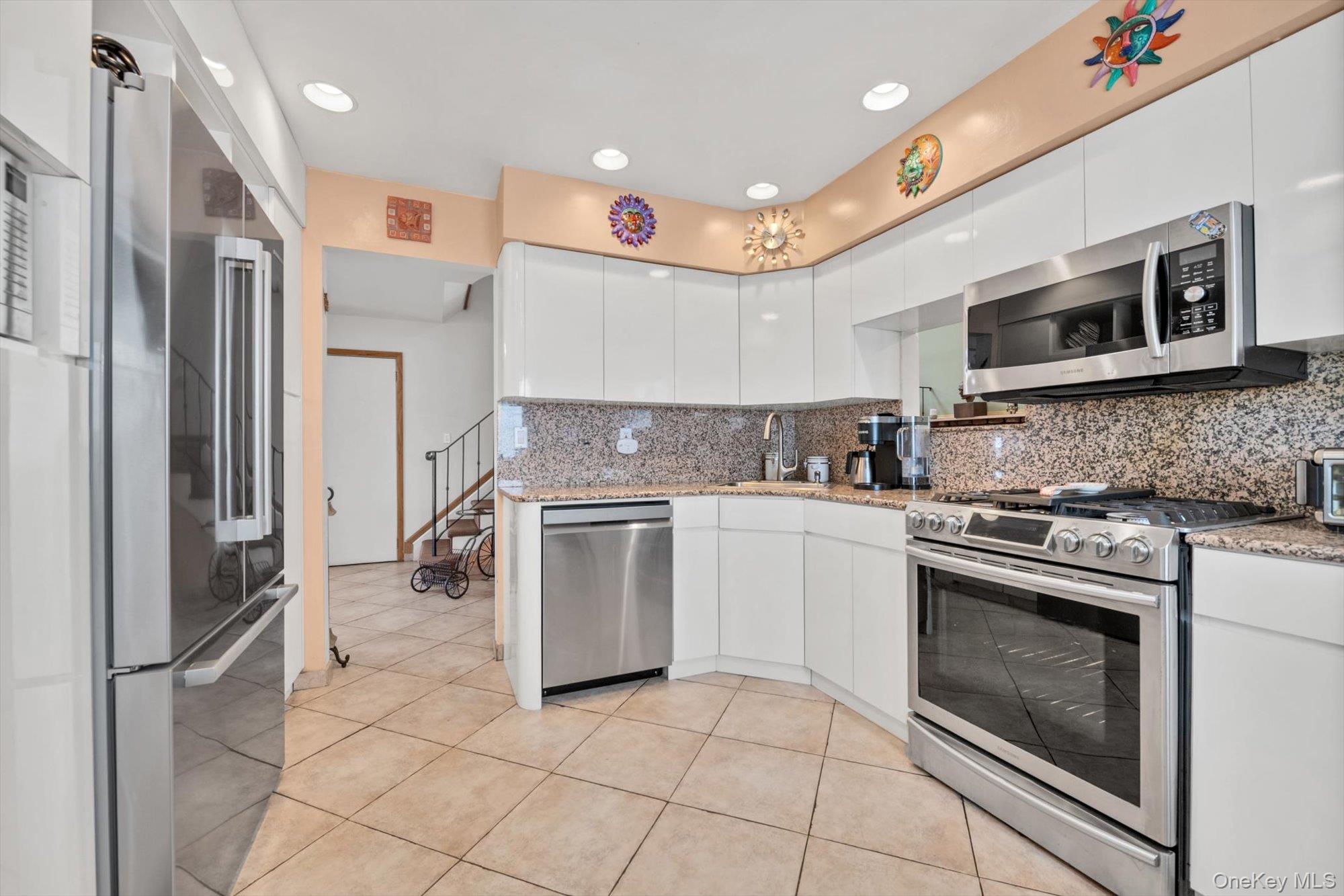 713 Hungry Harbor Road