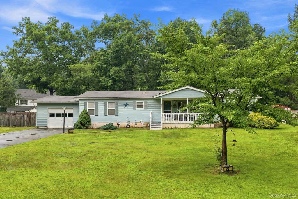 Photo of 27 Delaware Drive, Sparrowbush, NY 12780 (MLS # 1024472)