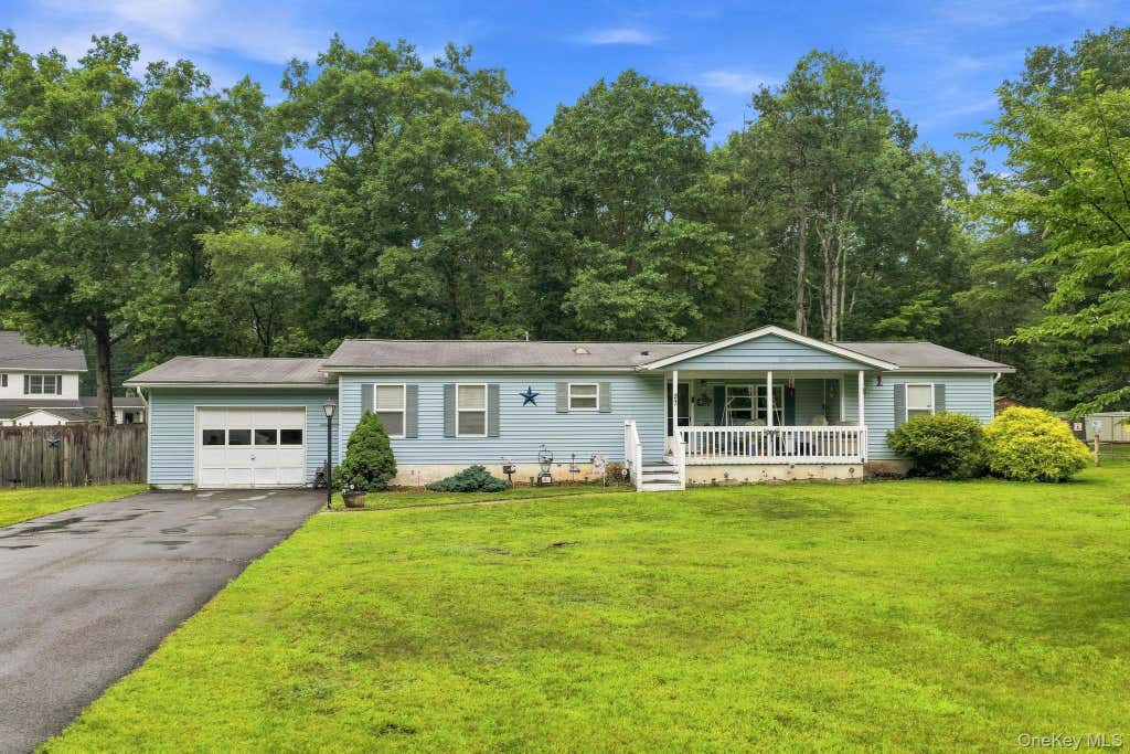 Photo of 27 Delaware Drive, Sparrowbush, NY 12780 (MLS # 1024472)