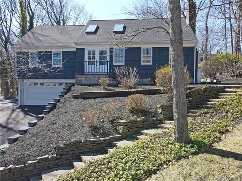 102 Longfellow Lane Port Jefferson NY 11777
