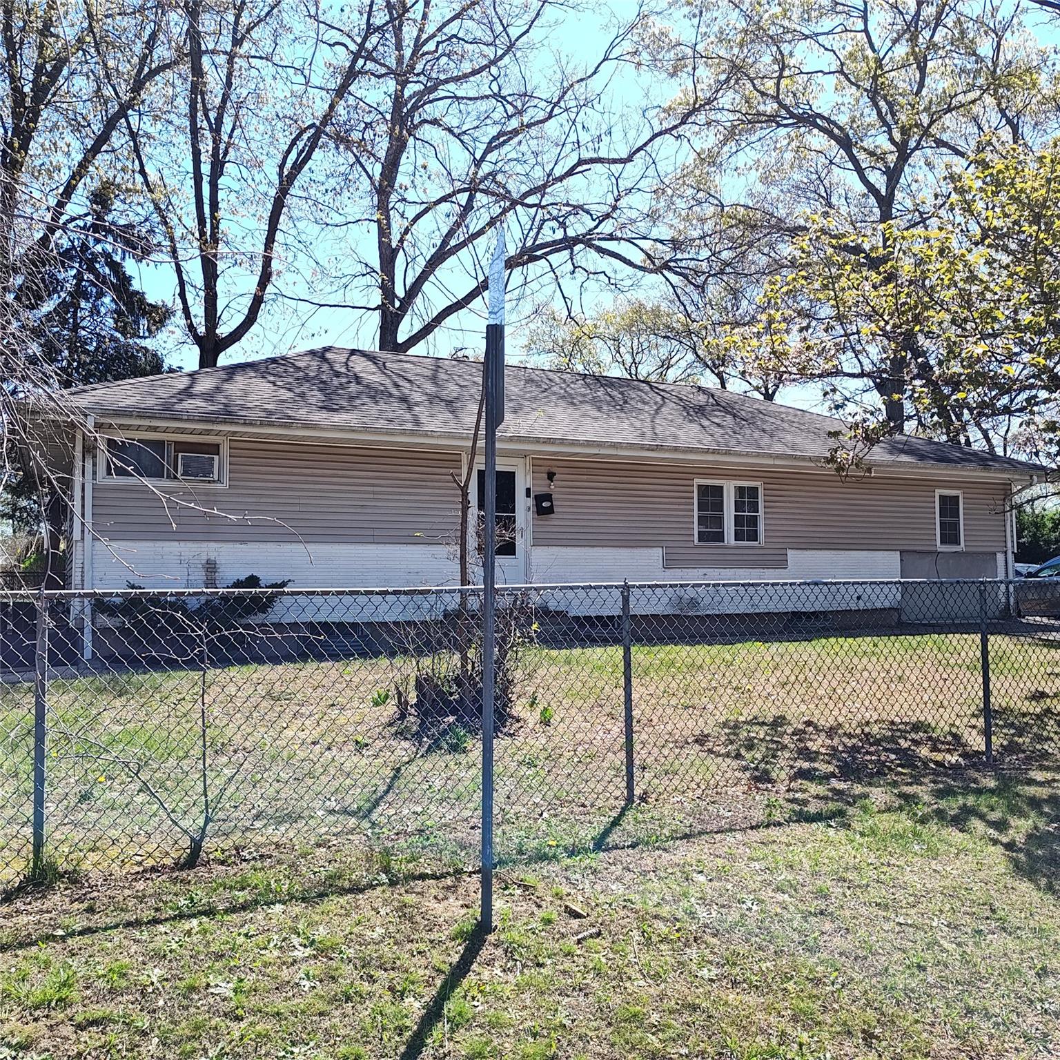 49 Overland Avenue, Amityville, New York image 1
