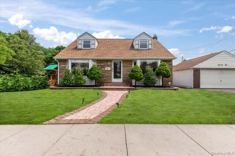 Homes For Sale - 72 Pembrook Drive<br/> Nassau County, Mineola, NY 11501