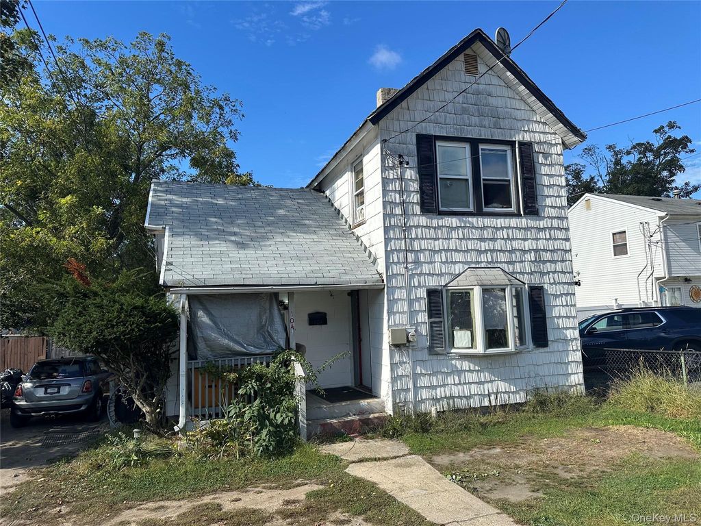 Photo of 104 2nd Avenue, Bay Shore, NY 11706 (MLS # 922283)