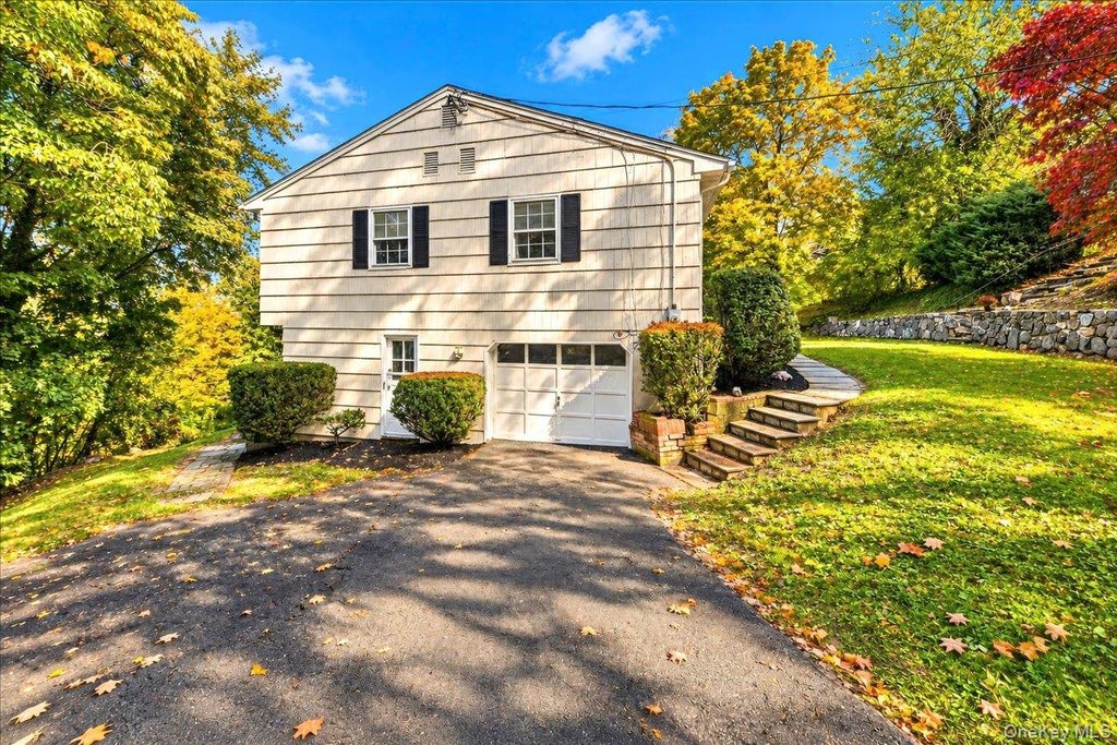 Photo of 7 Meadowbrook Drive, Ossining, NY 10562 (MLS # 1056438)