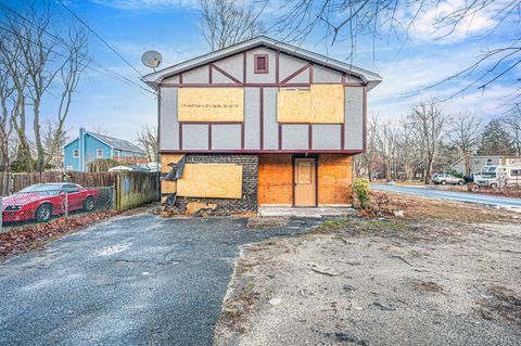 53 Hounslow Road Shirley NY 11967