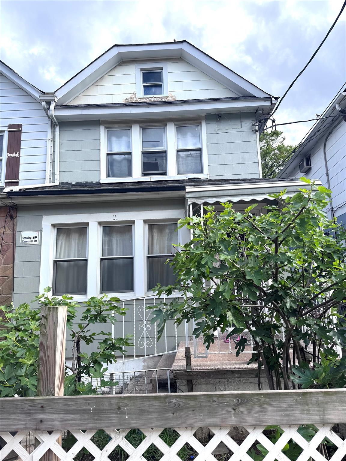 27th Avenue, Flushing, Queens, NY - 3 Bedrooms  
2 Bathrooms  
6 Rooms - 