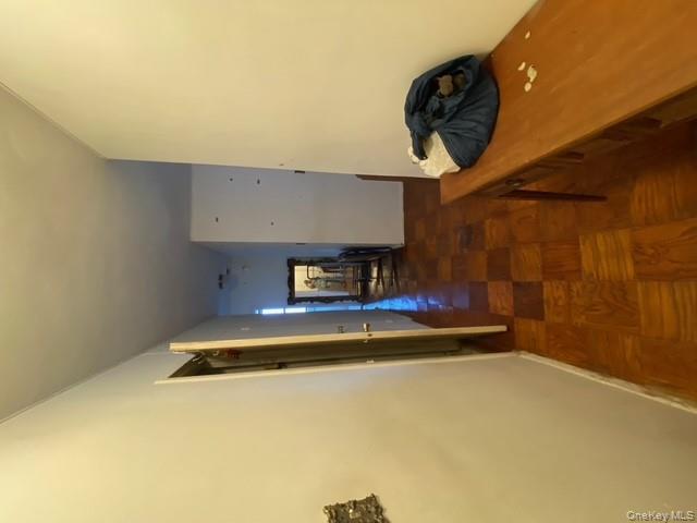 385 Grand Street L904