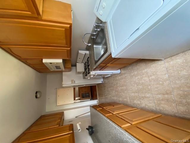 385 Grand Street L904