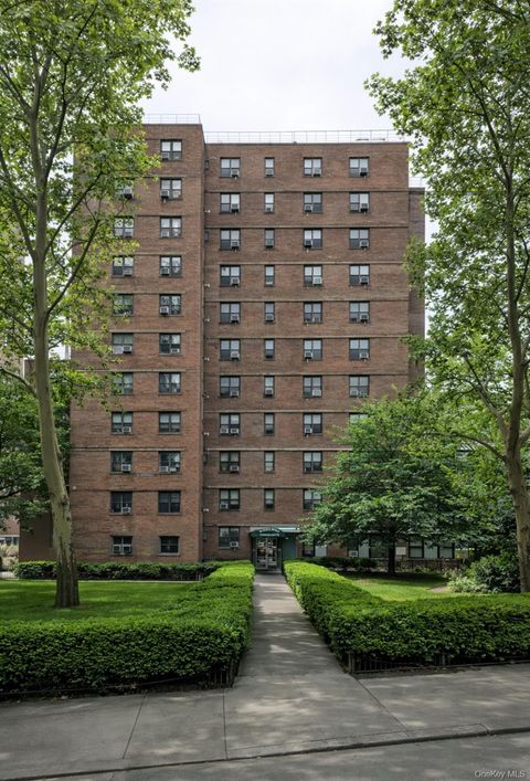 385 Grand Street L904 New York (Manhattan) NY 10002