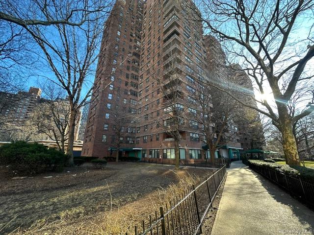 385 Grand Street L904