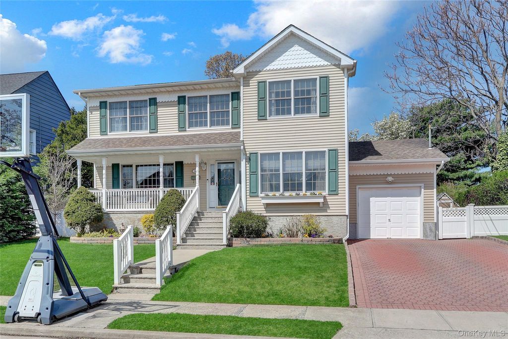 Photo of 18 Hampton Road, Lynbrook, NY 11563 (MLS # 990696)