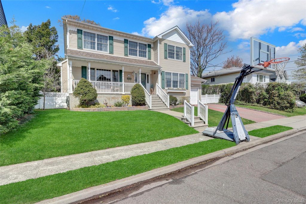 Photo of 18 Hampton Road, Lynbrook, NY 11563 (MLS # 990696)
