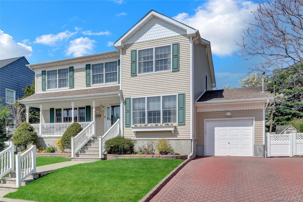 Photo of 18 Hampton Road, Lynbrook, NY 11563 (MLS # 990696)