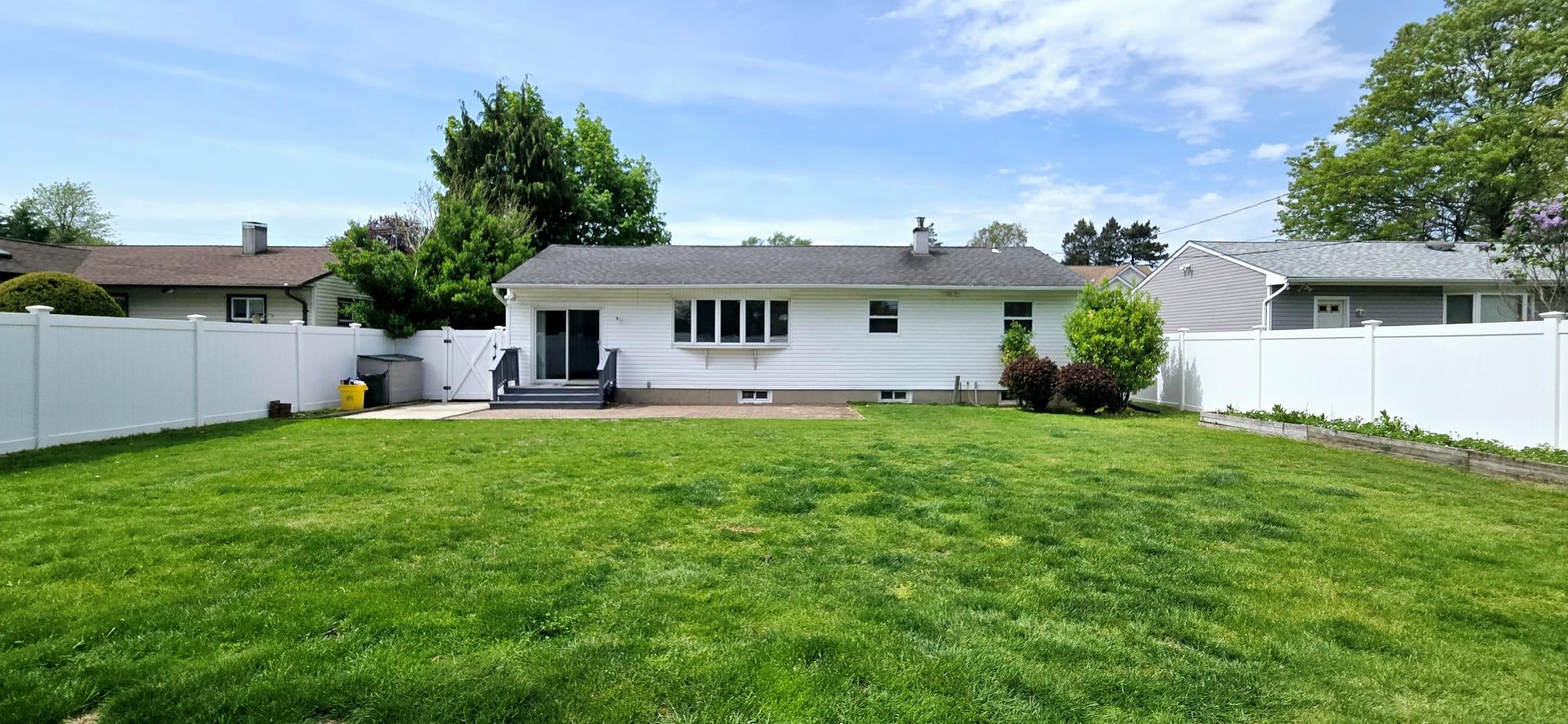 7 Manetto Drive, Plainview, New York image 20