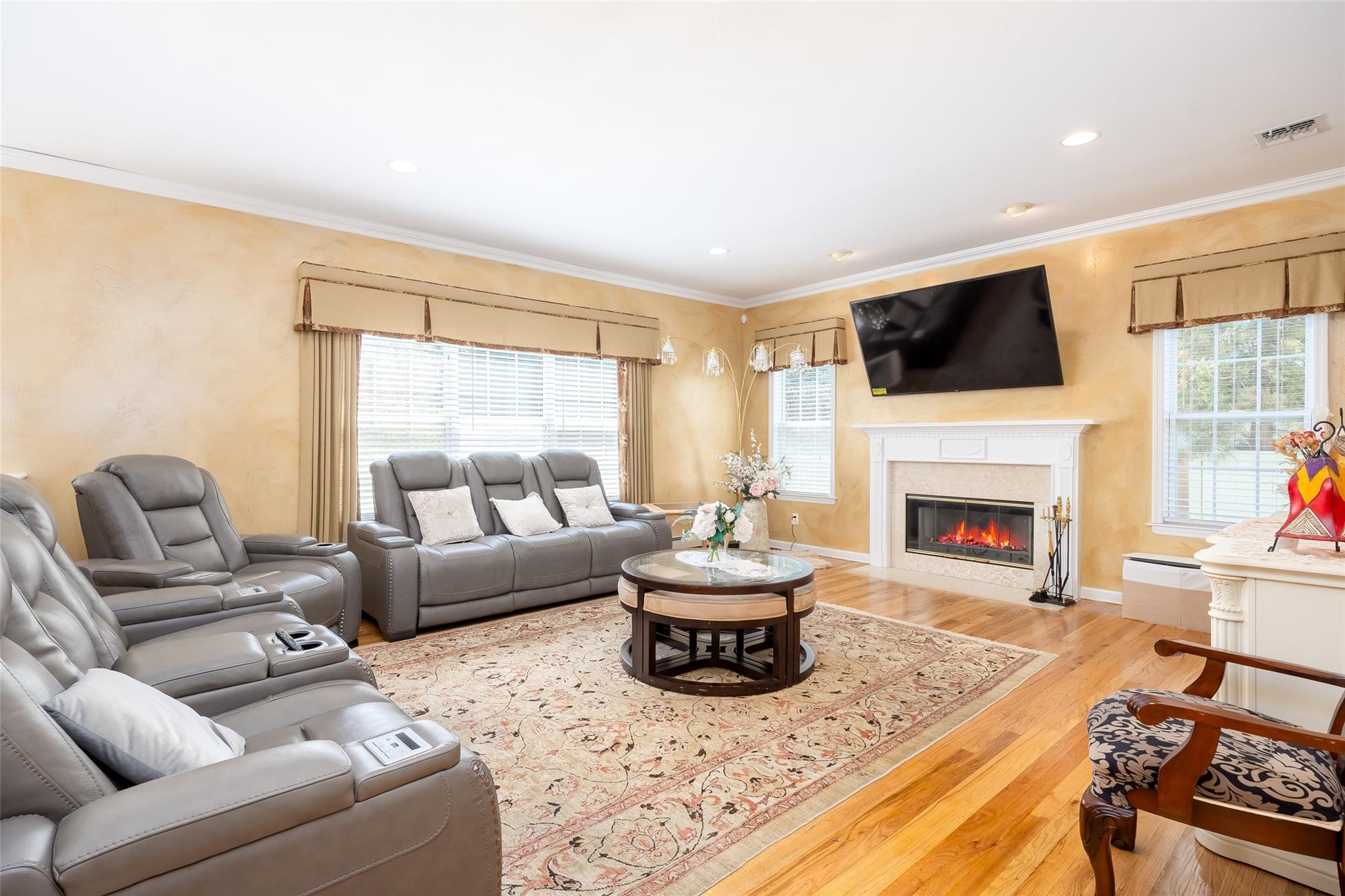 81 Stoothhoff Road, East Northport, New York image 18
