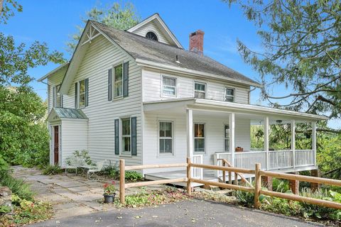 Photo of 51 Choate Lane, Pleasantville, NY 10570 (MLS # 916399)