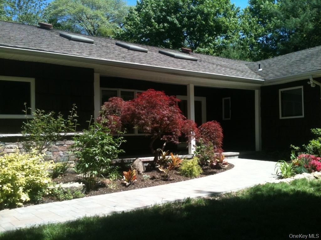 Photo of 5 Mannetto Hill Road, Huntington, NY 11743 (MLS # 957728)