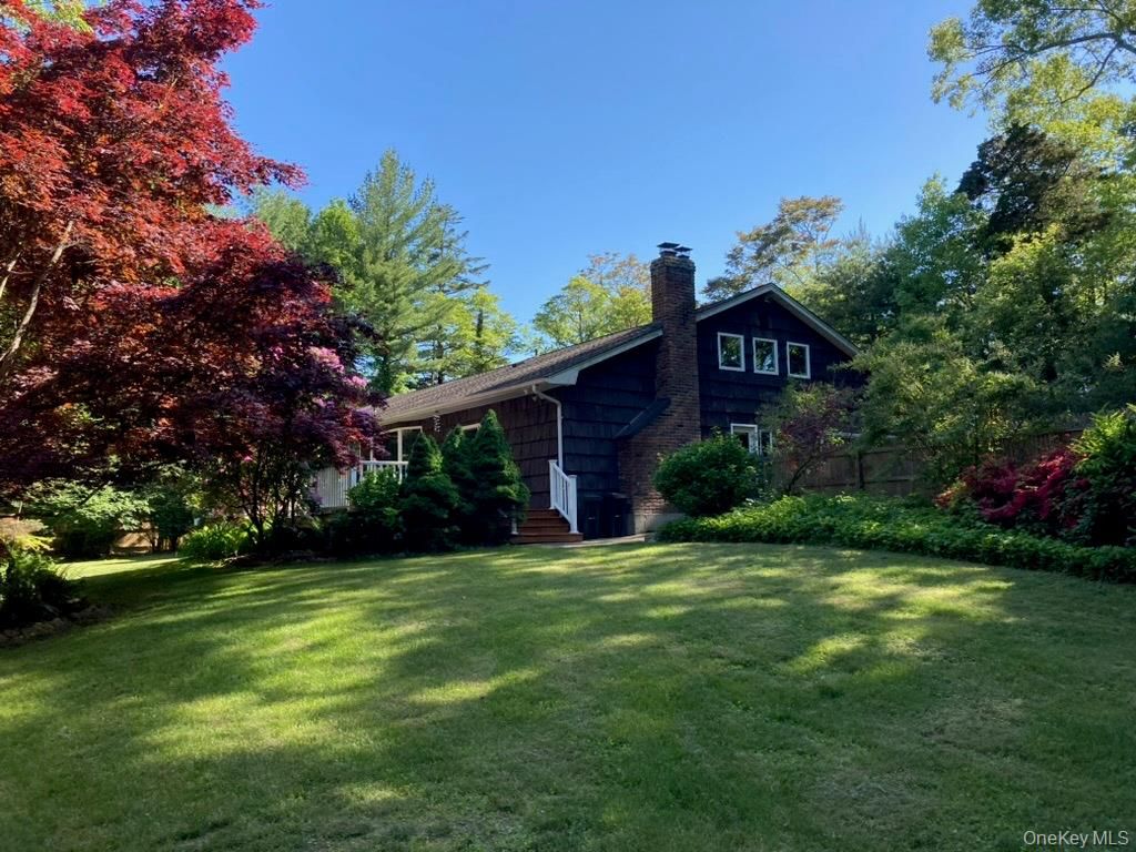 Photo of 5 Mannetto Hill Road, Huntington, NY 11743 (MLS # 957728)