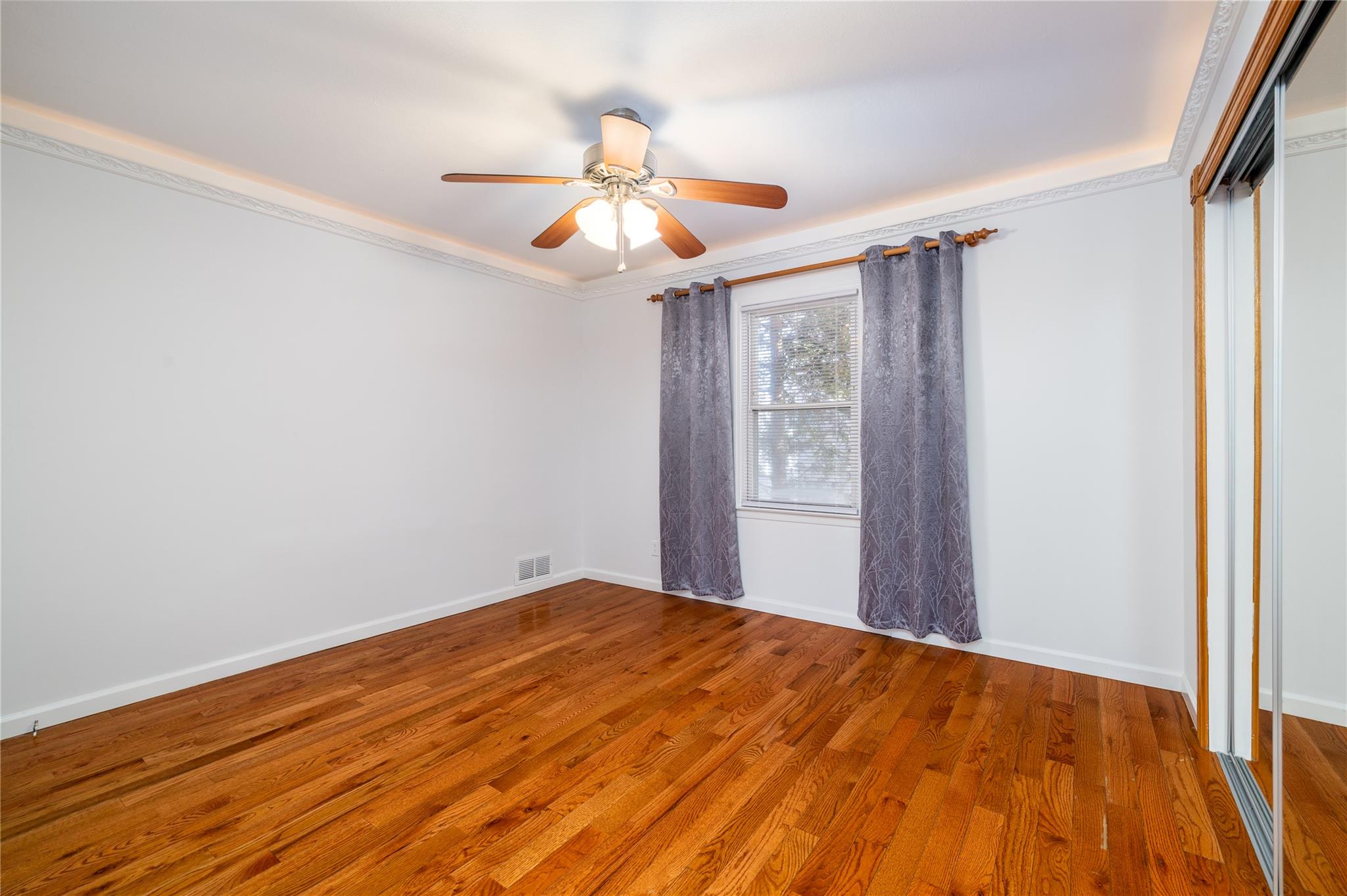 14 Arnold Street, Hicksville, New York image 4