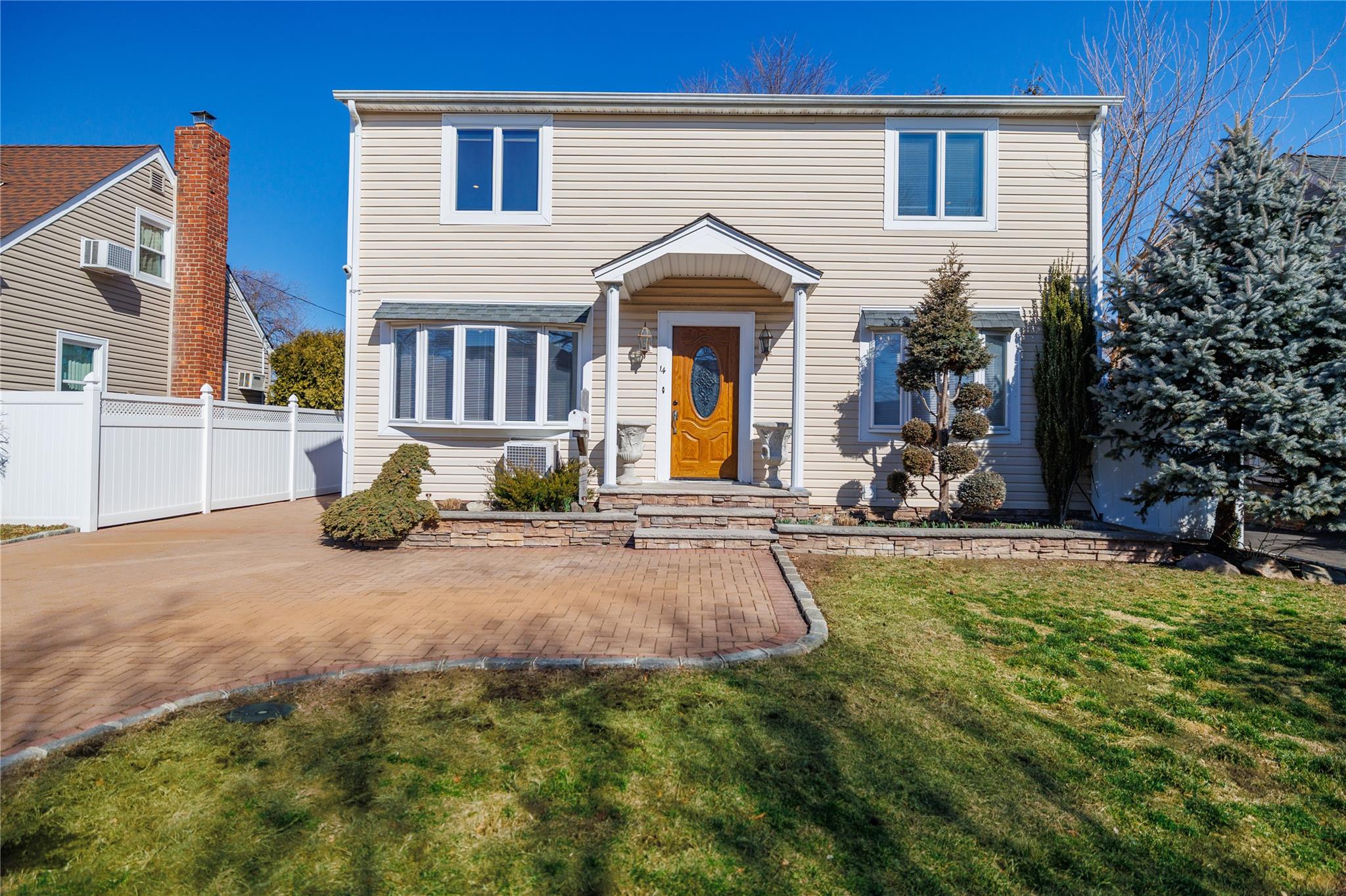 14 Arnold Street, Hicksville, New York image 1