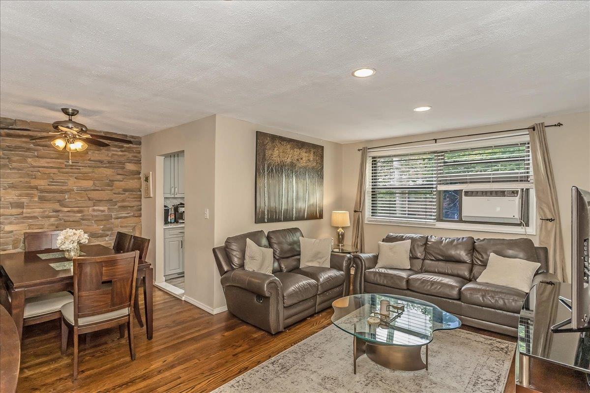 160th Street 6422, Whitestone, Queens, NY - 1 Bedrooms  
1 Bathrooms  
4 Rooms - 