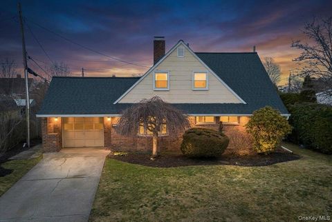 7 Constable Lane Levittown NY 11756