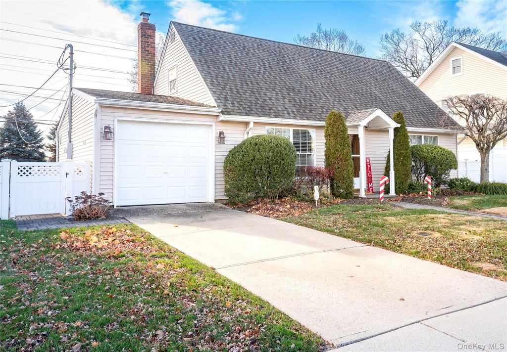 Photo of 4030 Avoca Avenue, Bethpage, NY 11714 (MLS # 943638)