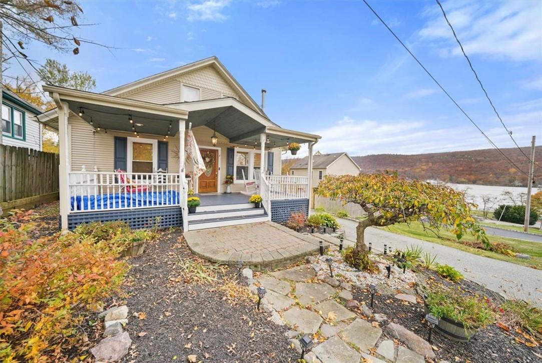 8 Sterling Place, Greenwood Lake, New York image 2