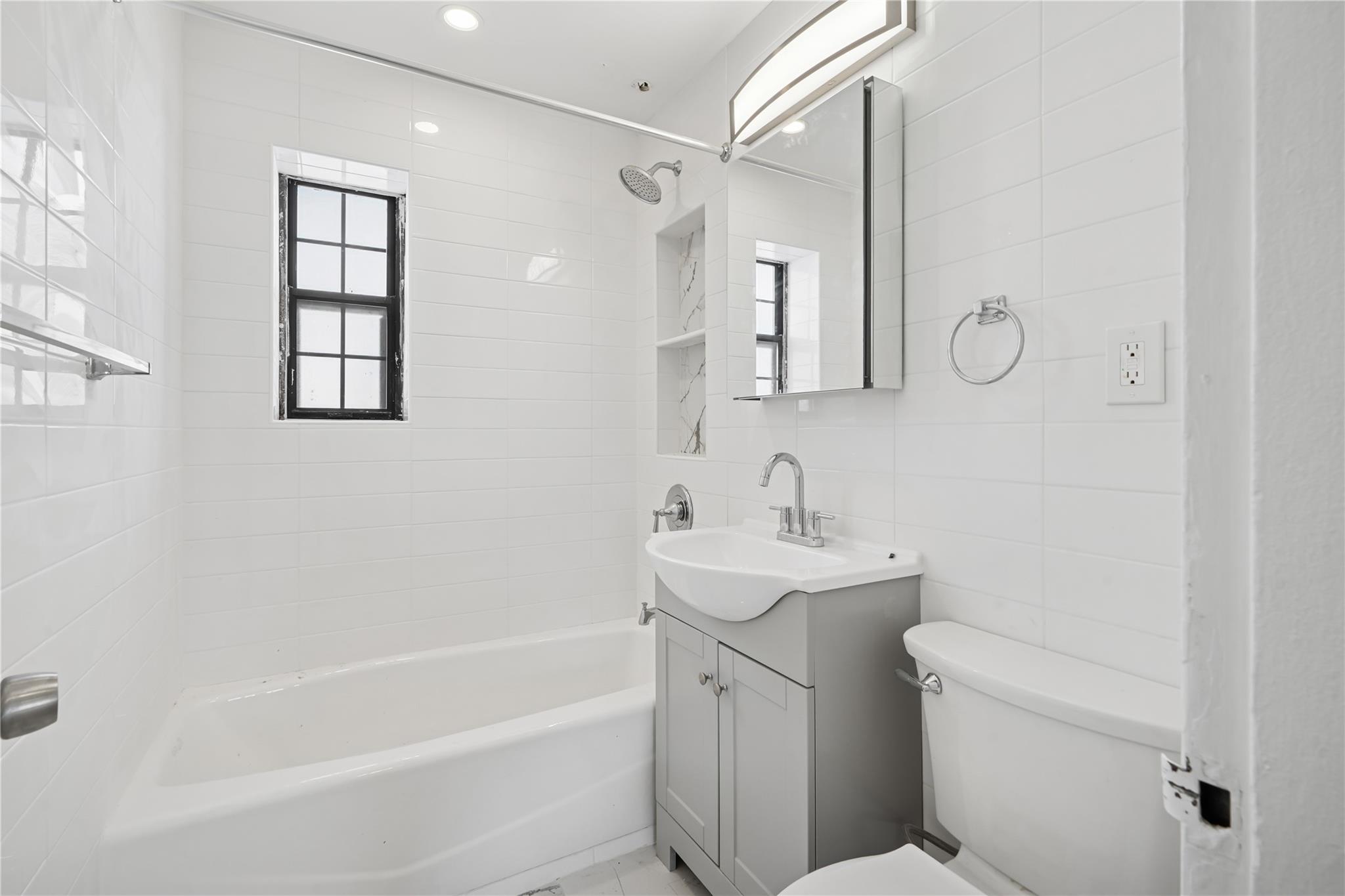 78-04 147 St St #2G, Kew Garden Hills, New York image 7