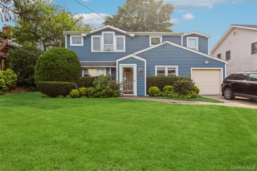 Photo of 1423 Sturl Avenue, Hewlett, NY 11557 (MLS # 1054752)