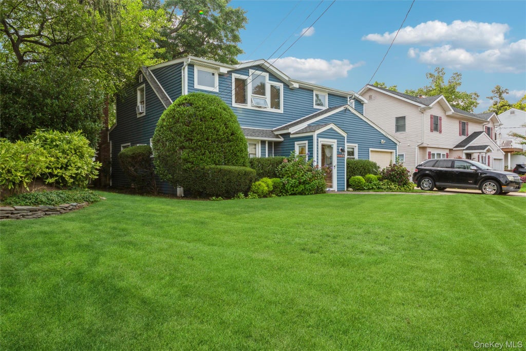 Photo of 1423 Sturl Avenue, Hewlett, NY 11557 (MLS # 1054752)