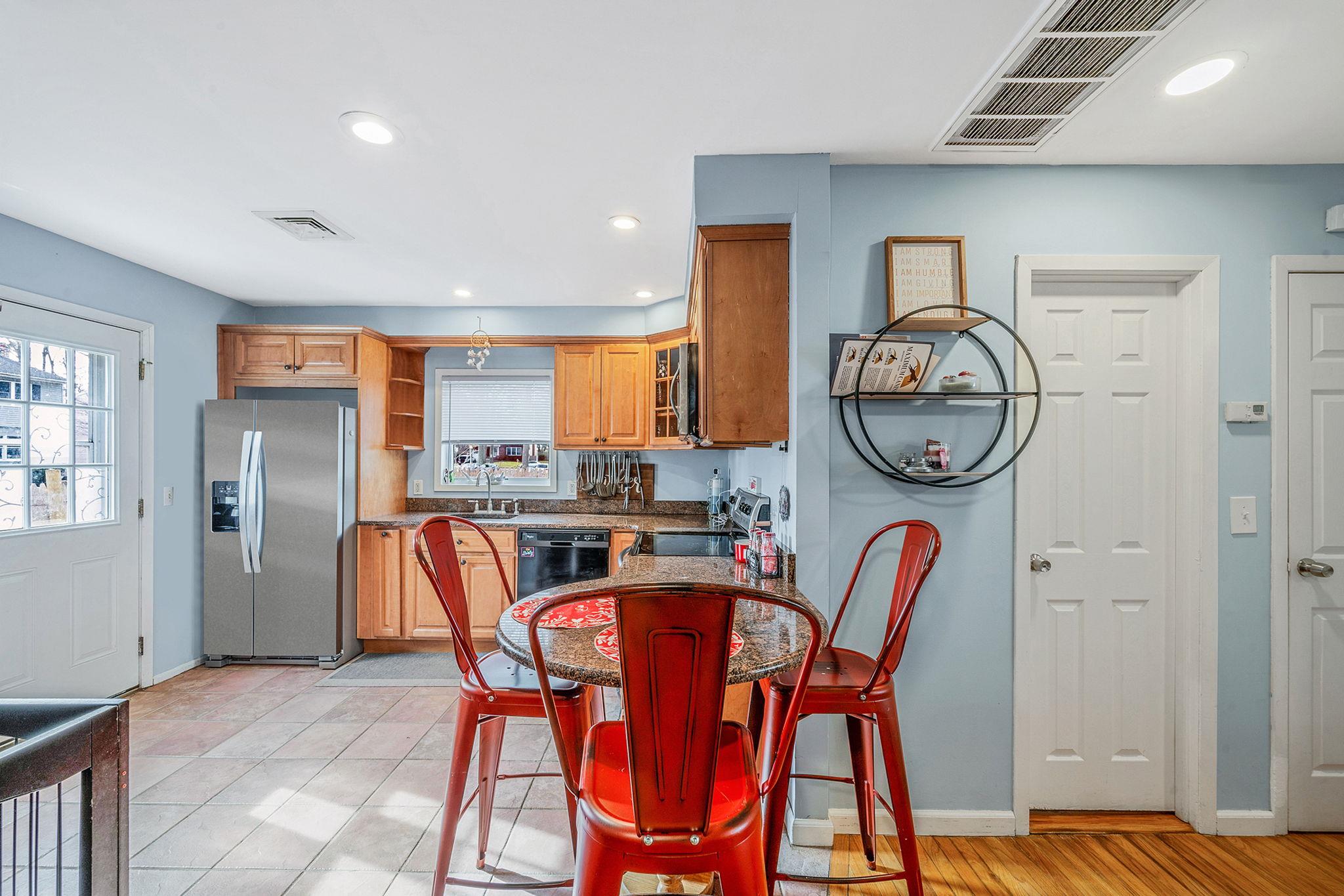 301 Laurel Road, North Port, New York image 9