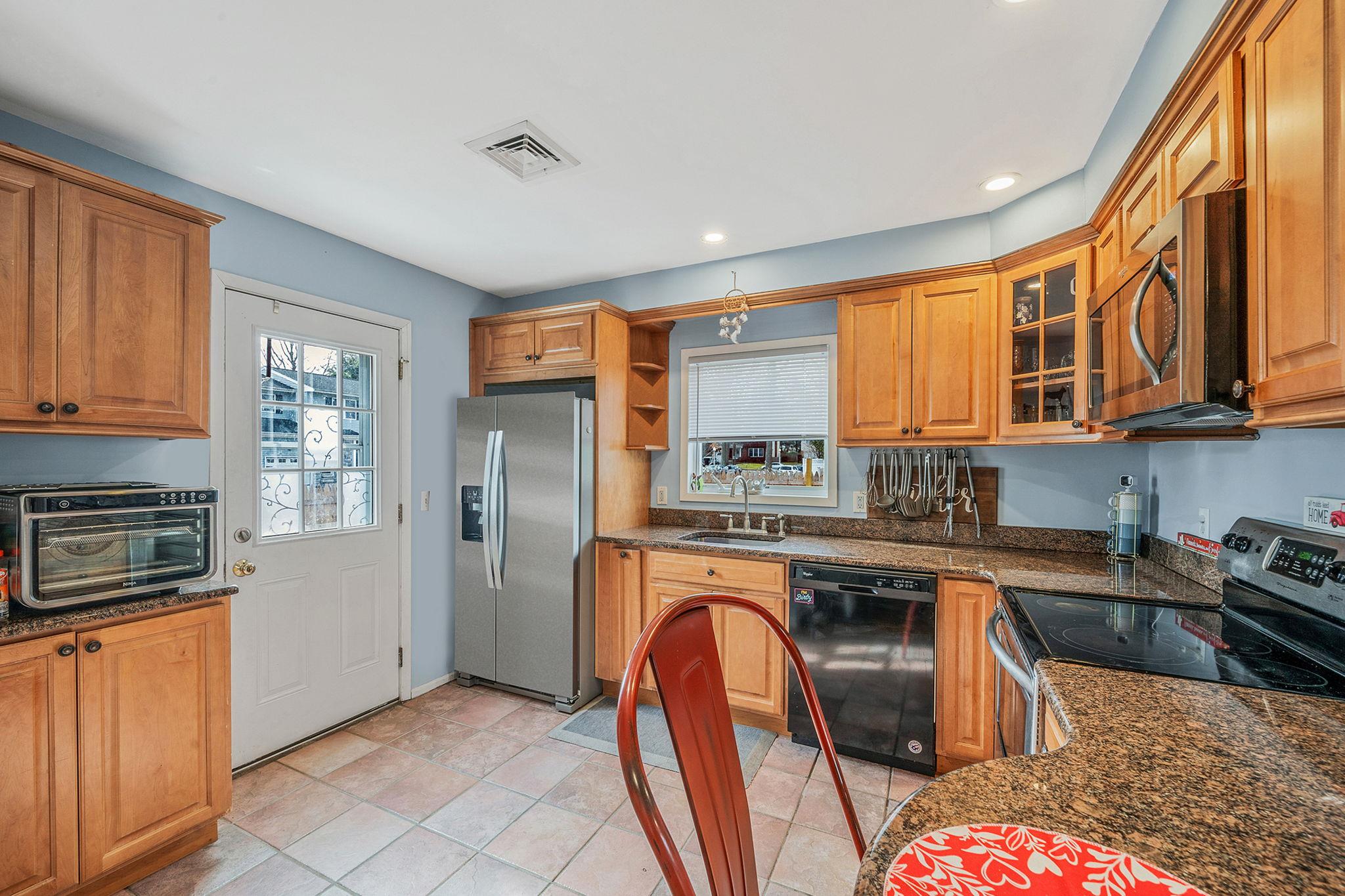301 Laurel Road, North Port, New York image 12