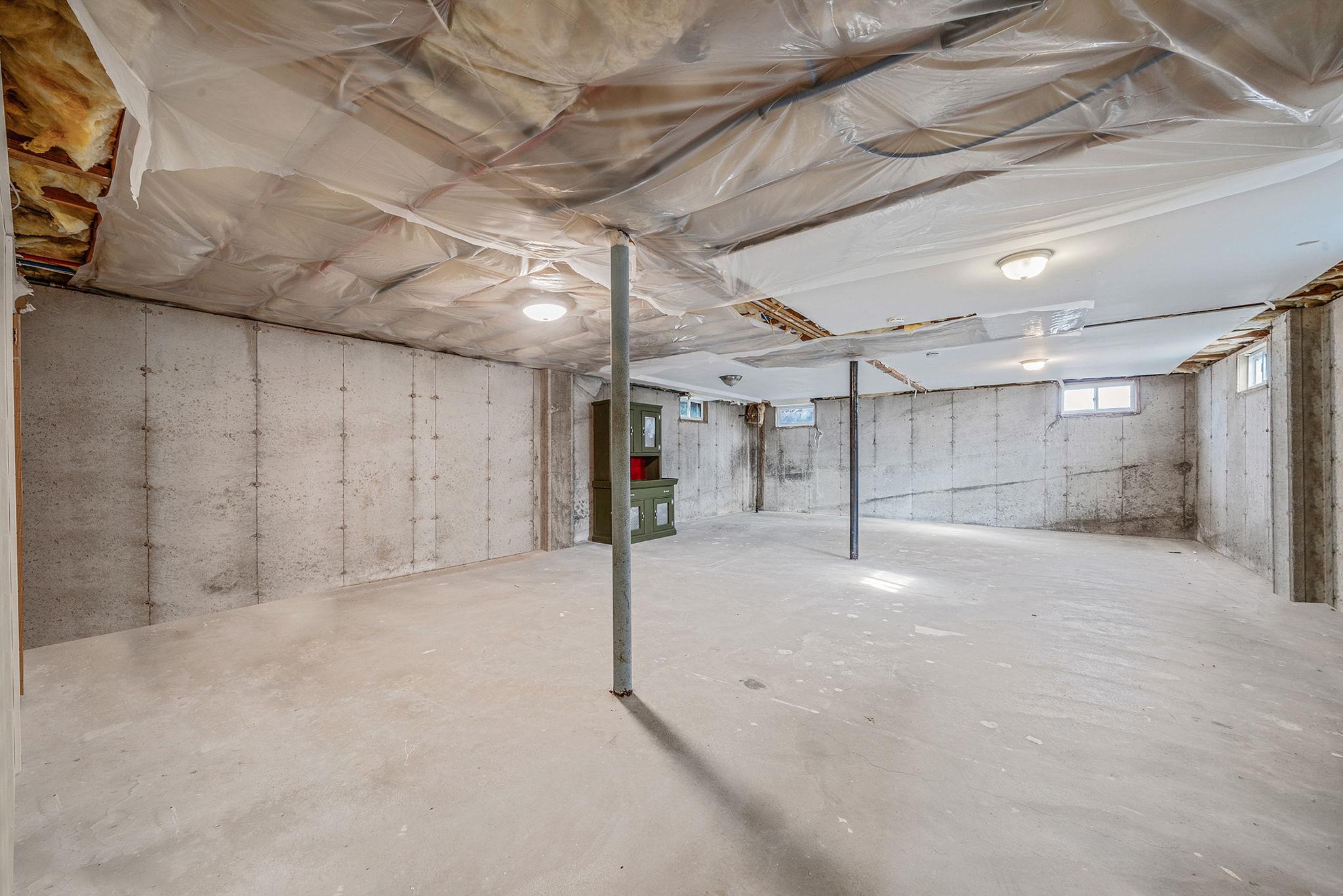 301 Laurel Road, North Port, New York image 25