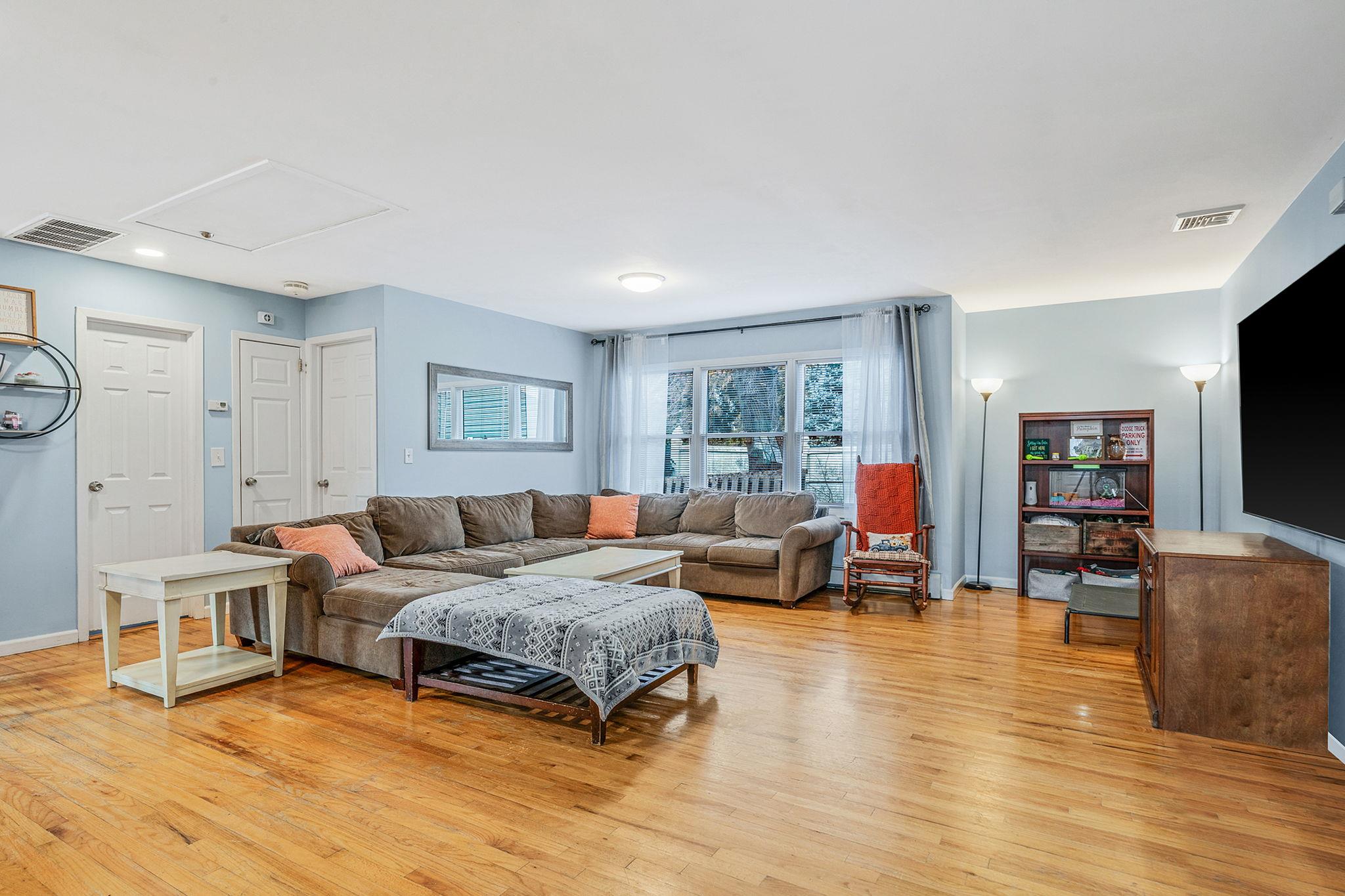 301 Laurel Road, North Port, New York image 6