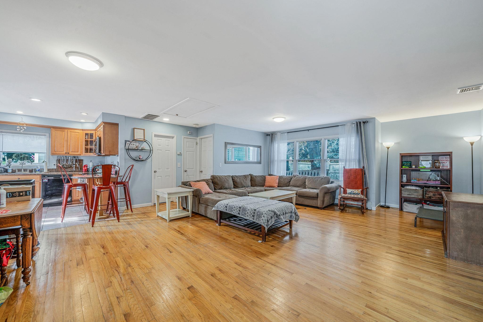 301 Laurel Road, North Port, New York image 8