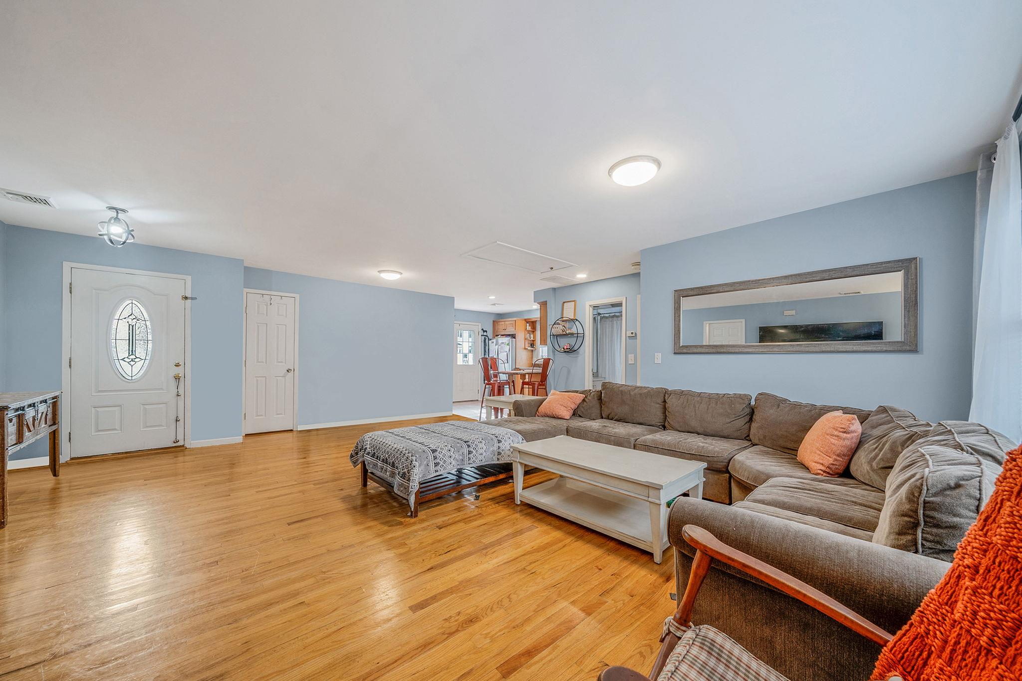 301 Laurel Road, North Port, New York image 21