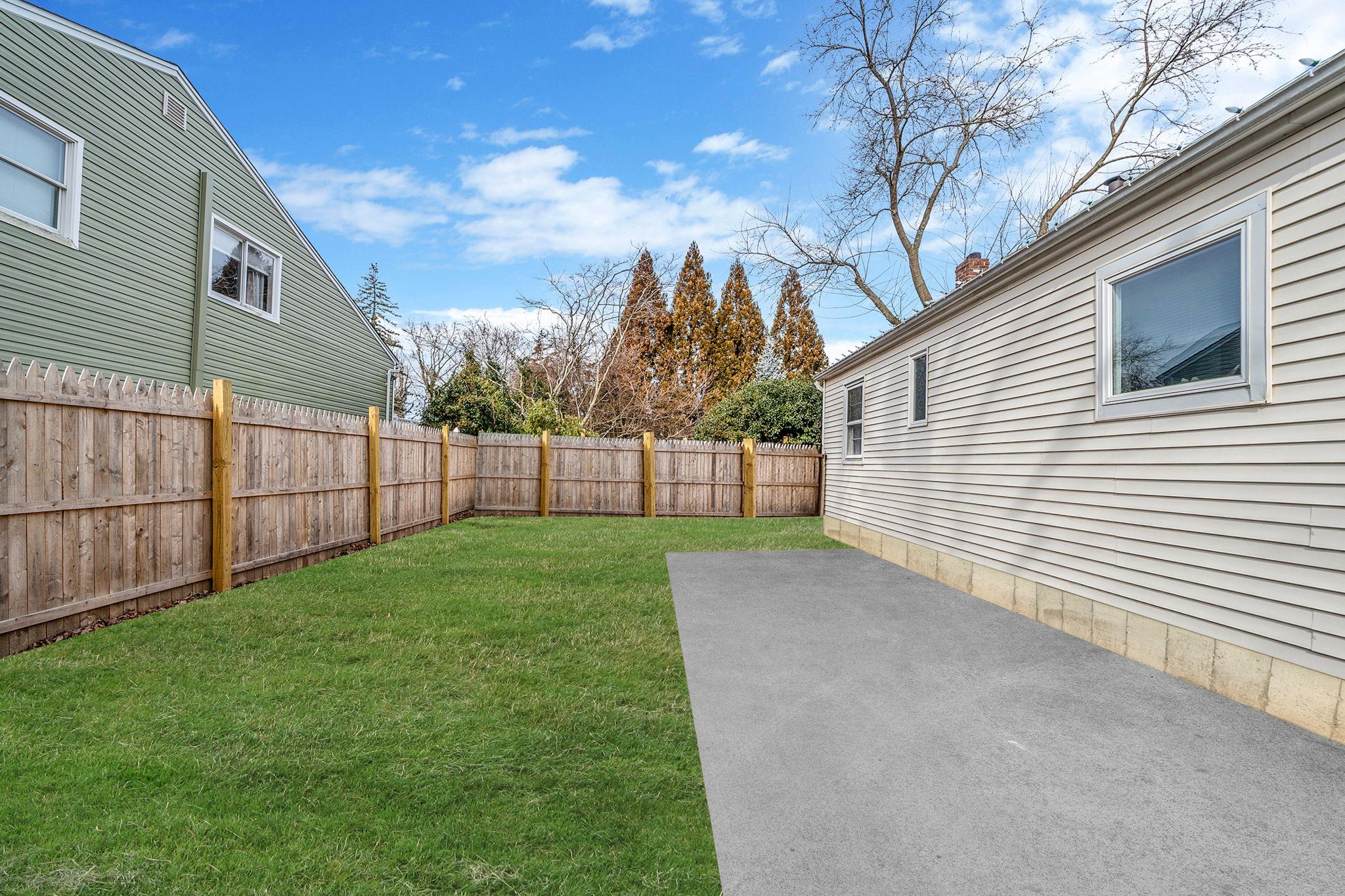 301 Laurel Road, North Port, New York image 5