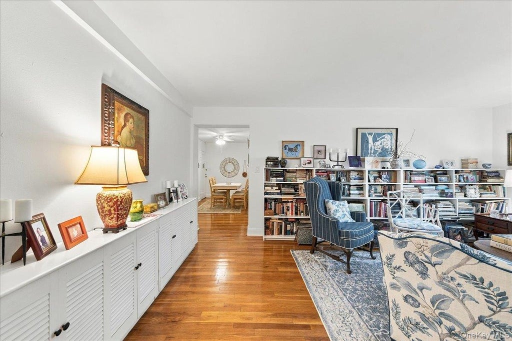 Photo of 5621 Netherland Avenue #3D, Bronx, NY 10471 (MLS # 1058080)
